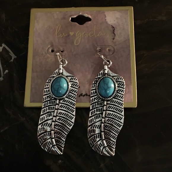 Lu grata Earrings - Picture 1 of 2